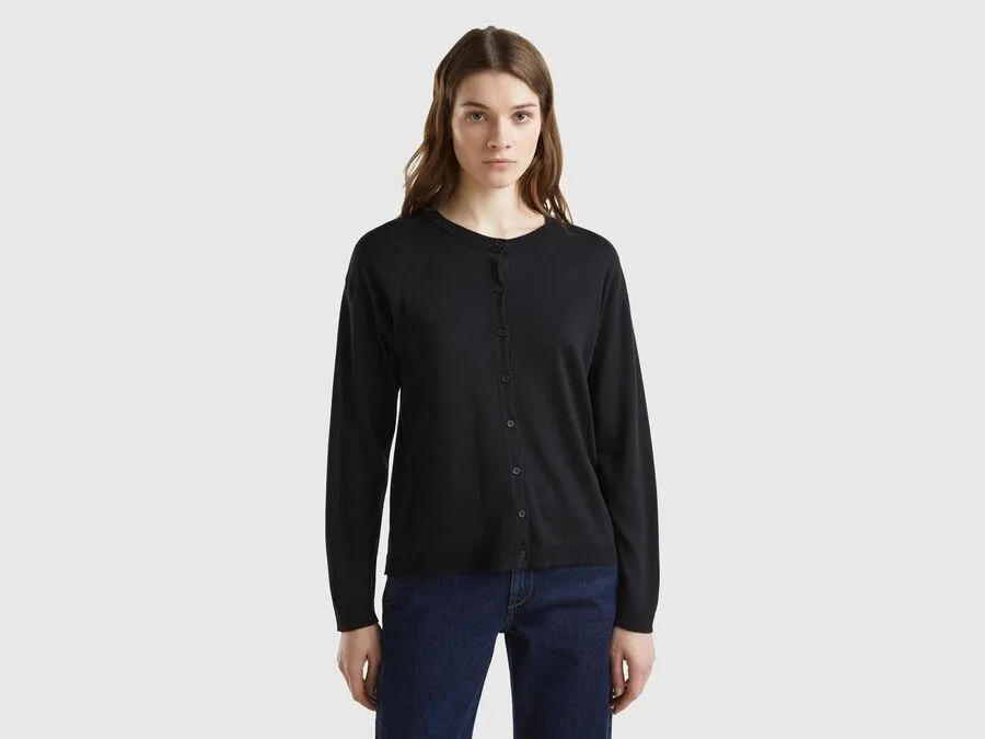 Crew neck cardigan with buttons