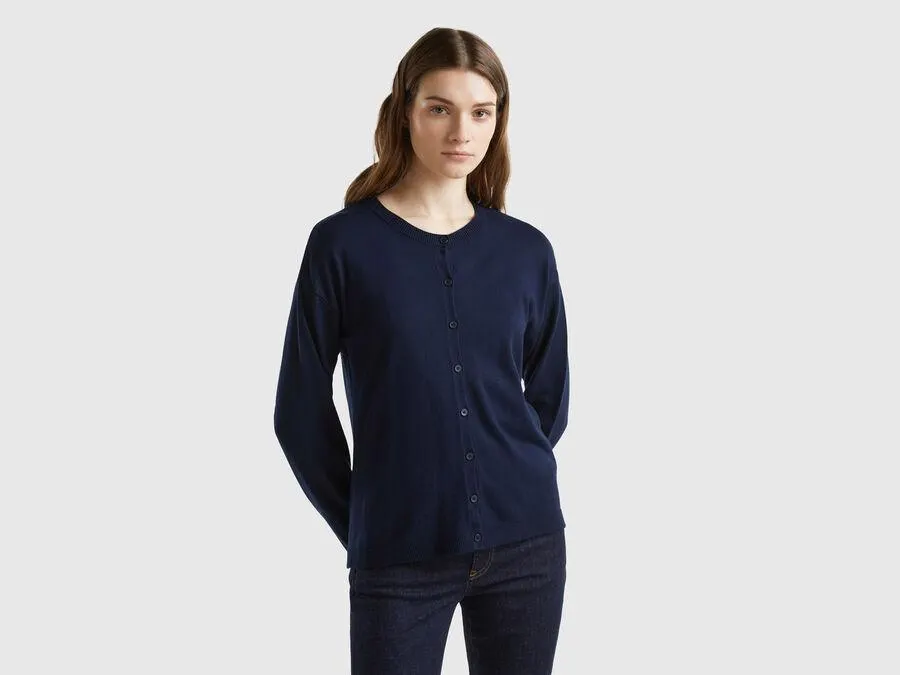 Crew neck cardigan with buttons