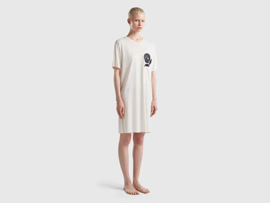Nightshirt with floral pocket