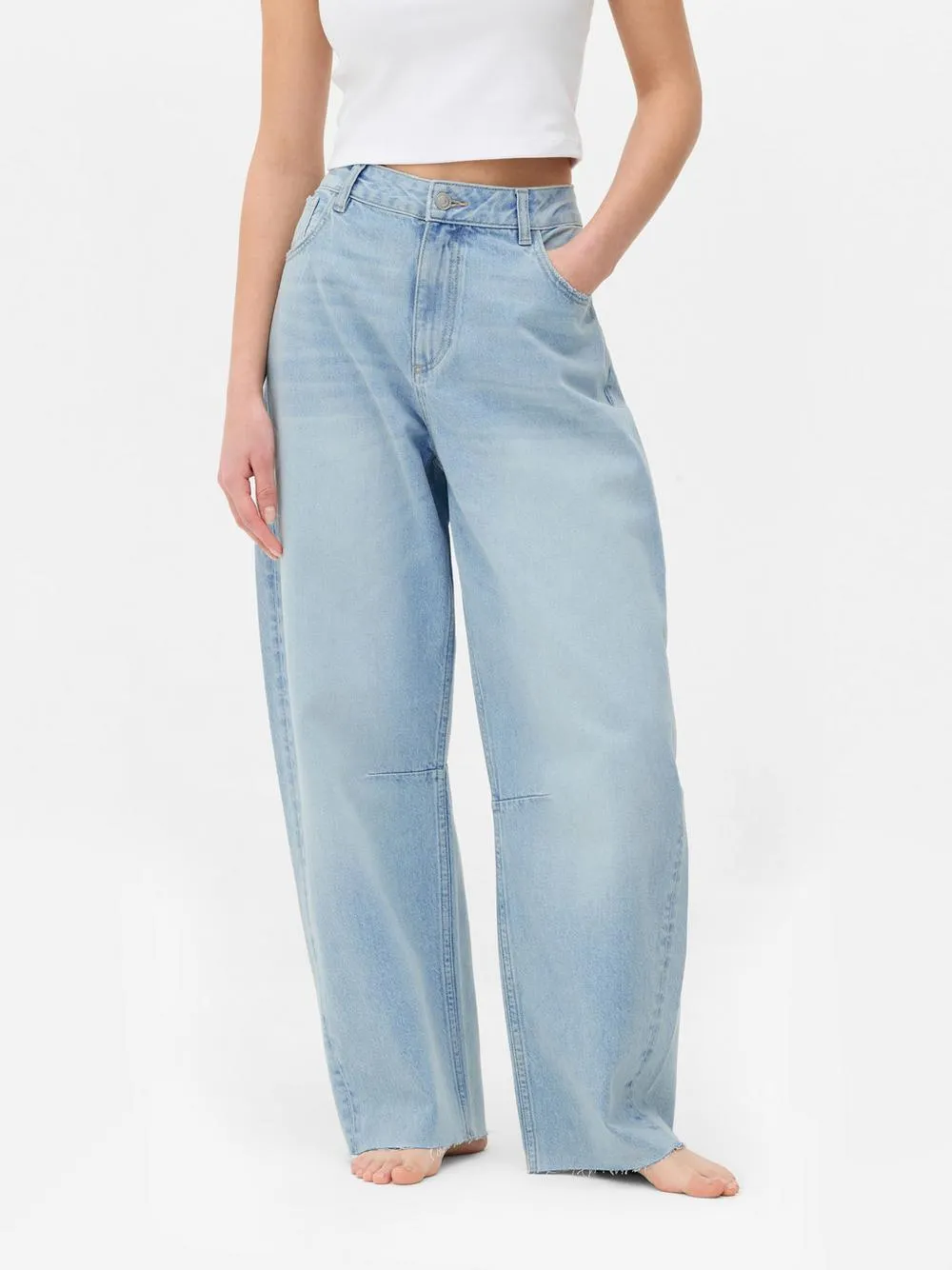 Frayed Hem Barrel Jeans