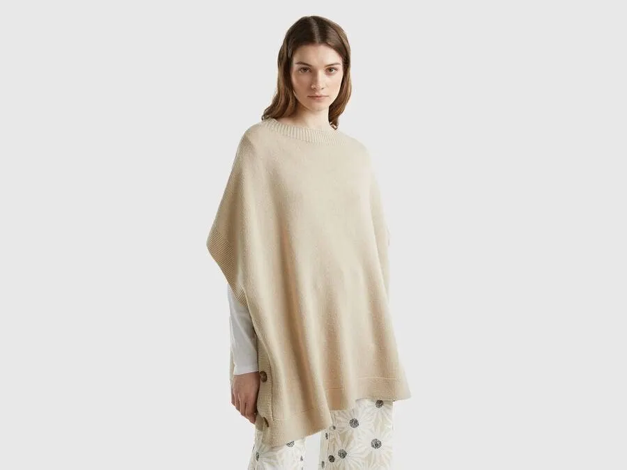 Poncho mit U-Boot-Ausschnitt