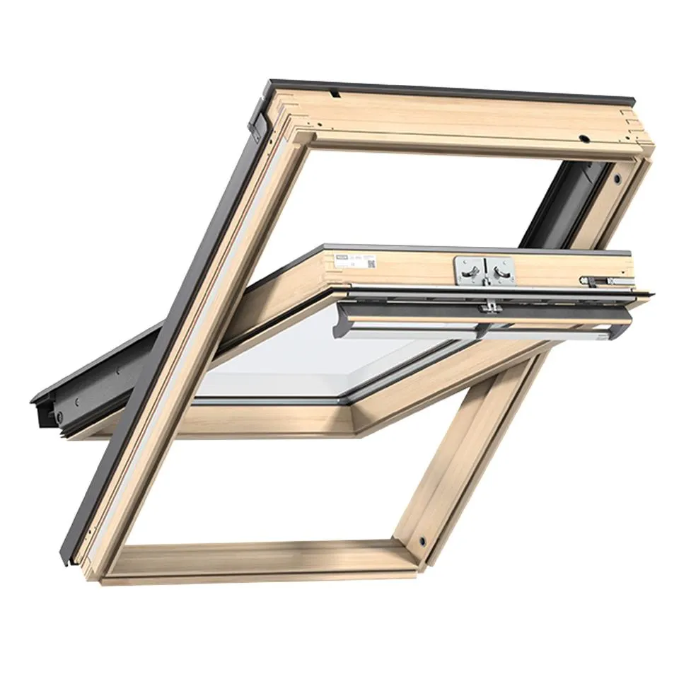 VELUX GGL Roof Window – Manual, Centre-pivot, Pine