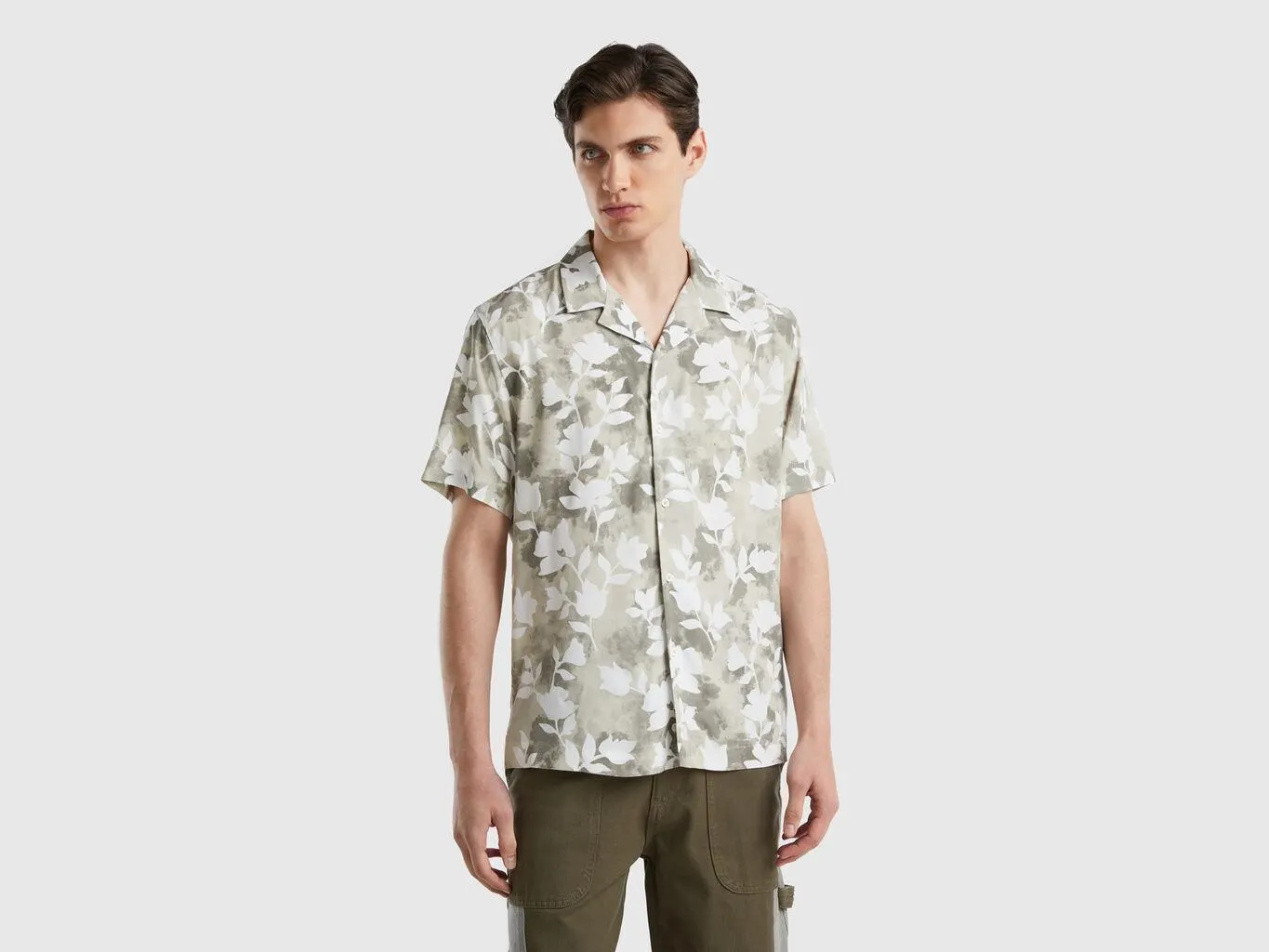 Flowy shirt with floral print