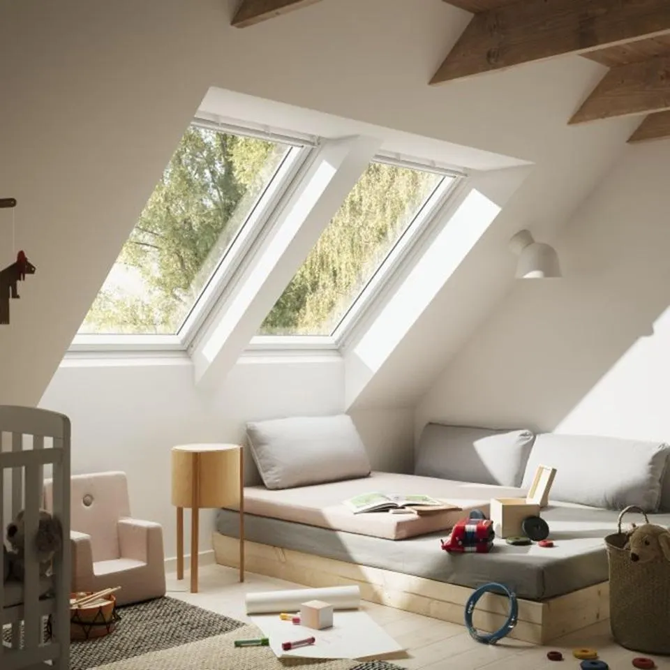 VELUX GGL Roof Window – Manual, Centre-pivot, White