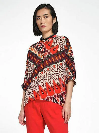 Blouse with 3/4-length batwing sleeves