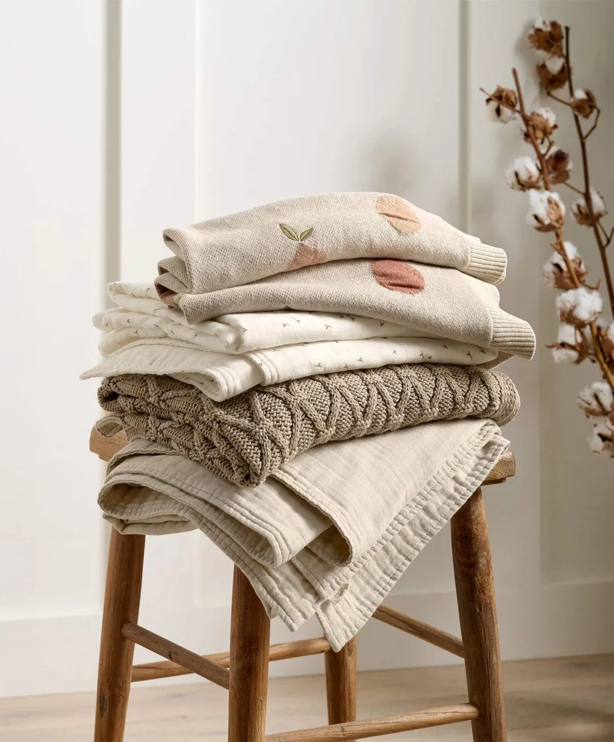 Welcome to the World Seedling Cotbed Quilt - 2.5 Tog