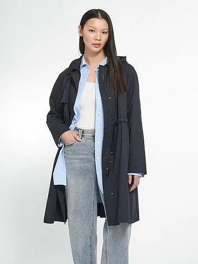 Coat with detachable hood