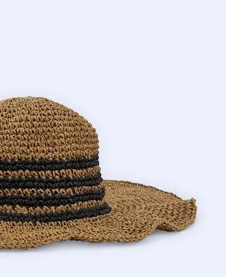 Wide-brimmed pamela in responsible paper