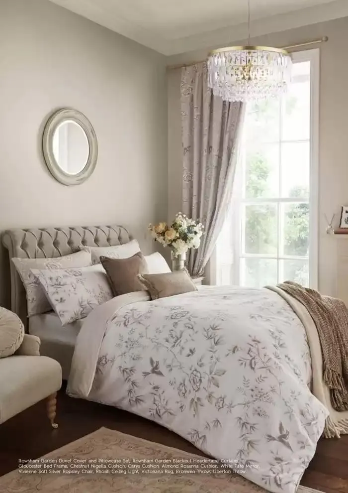 Autumn /Winter 2024 from 26 November to 20 March 2025 - Catalogue Page 17