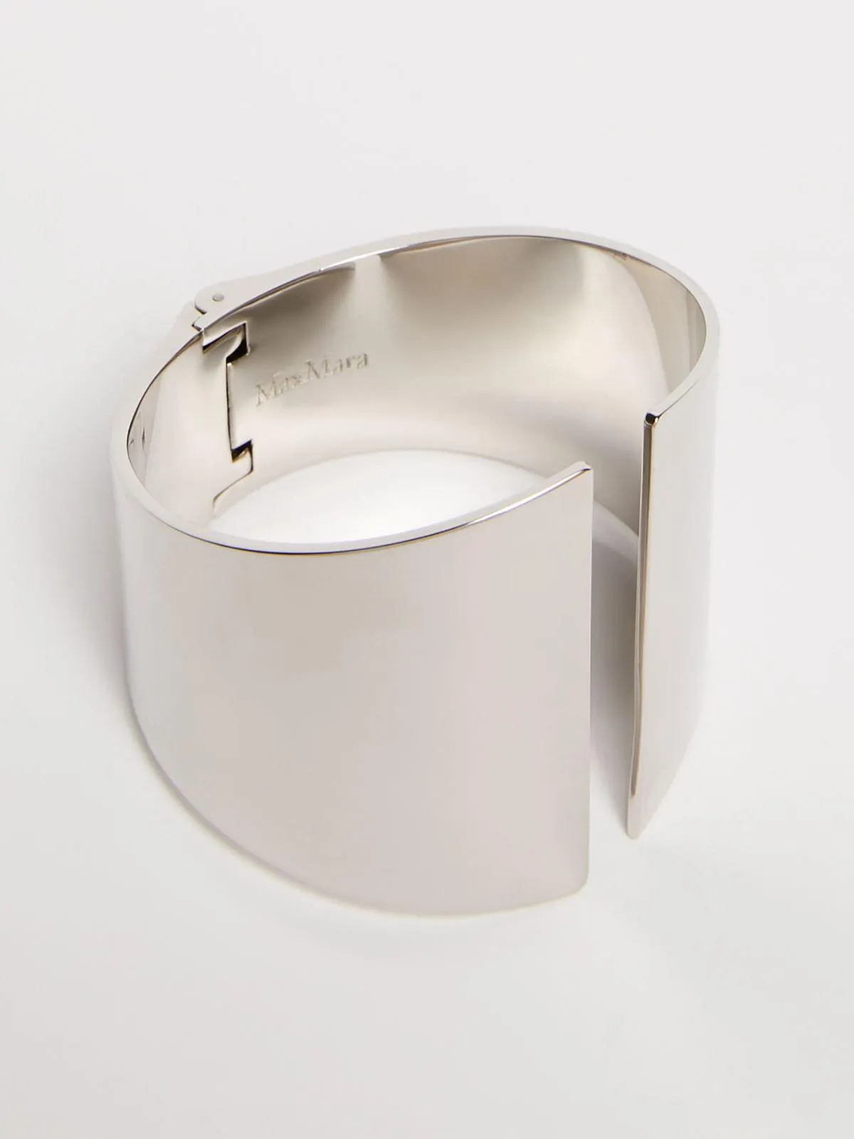 Metal bangle