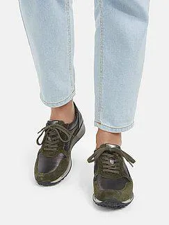 Sneakers in calf suede