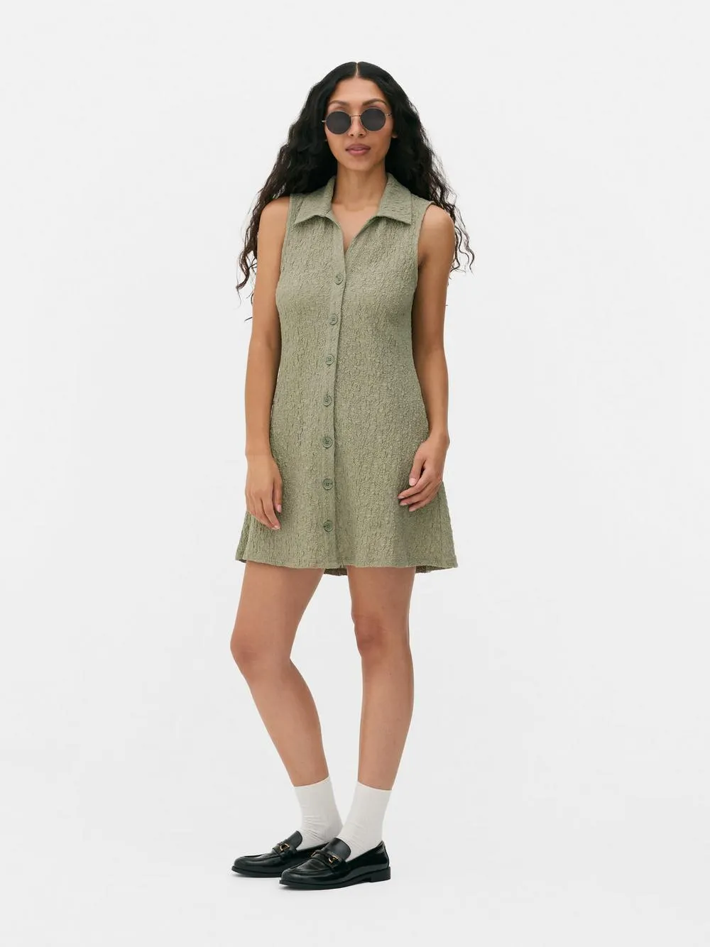 Strukturiertes Minikleid mit Kragen