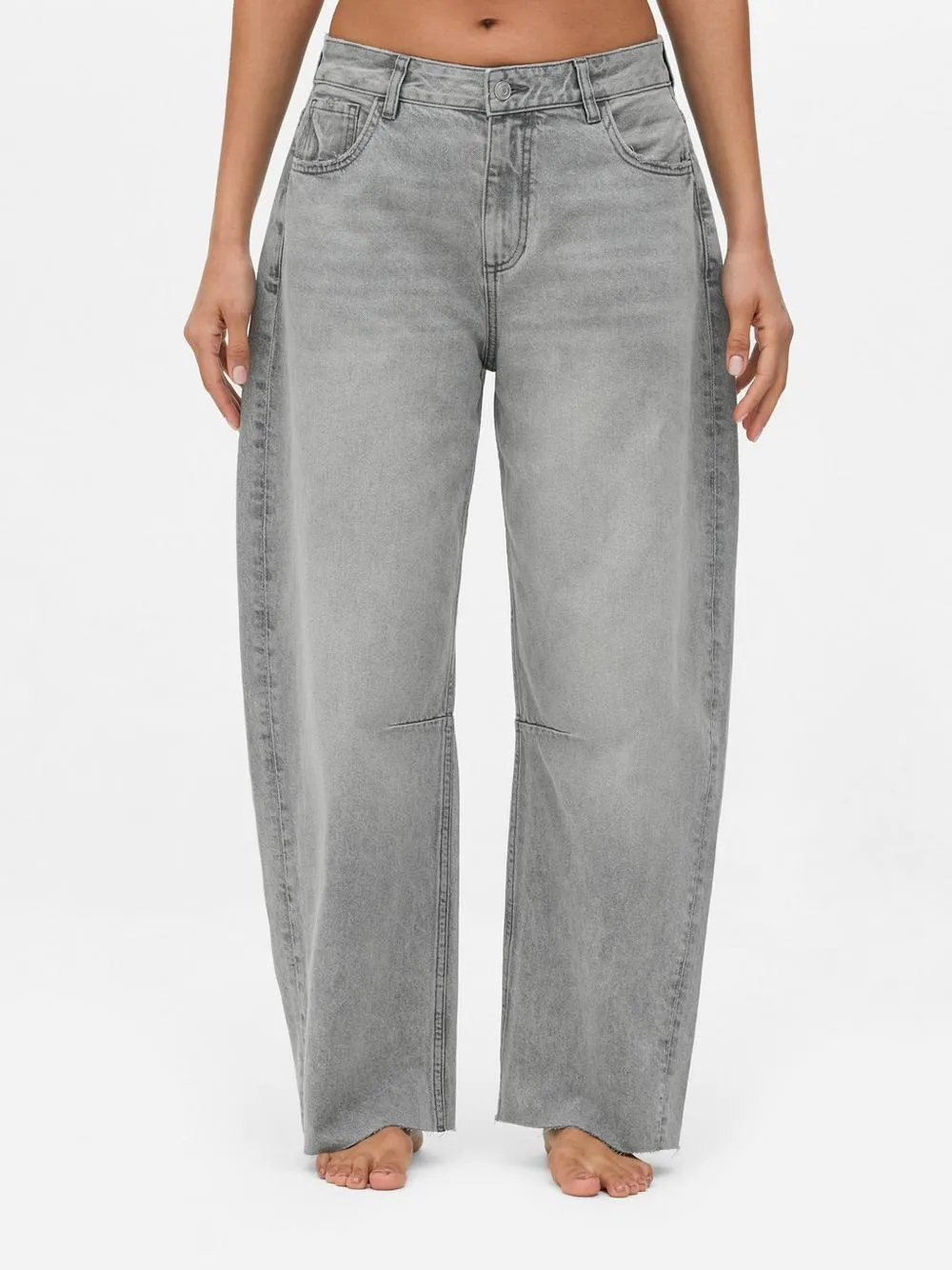 Frayed Hem Barrel Jeans