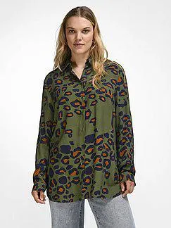 Blouse with long sleeves