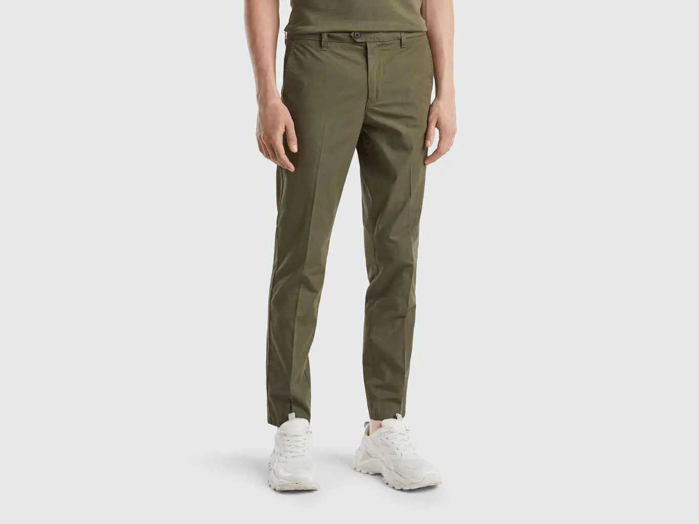 Slim fit chinos in light cotton
