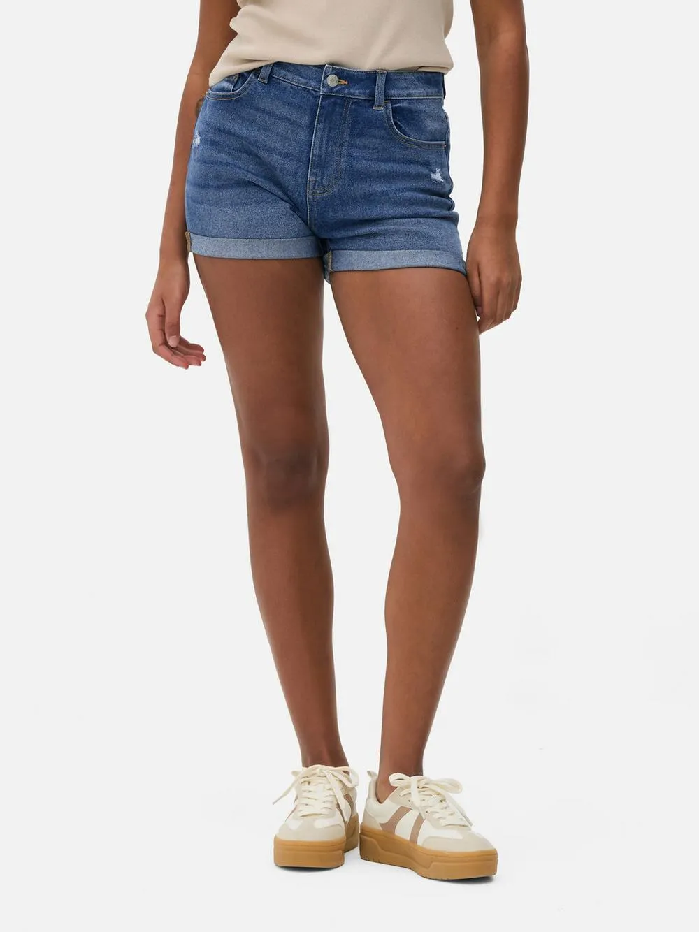 Pantalones cortos vaqueros con bajos vueltos