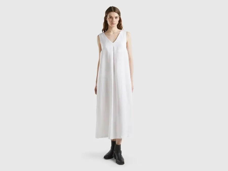 Sleeveless dress in pure linen