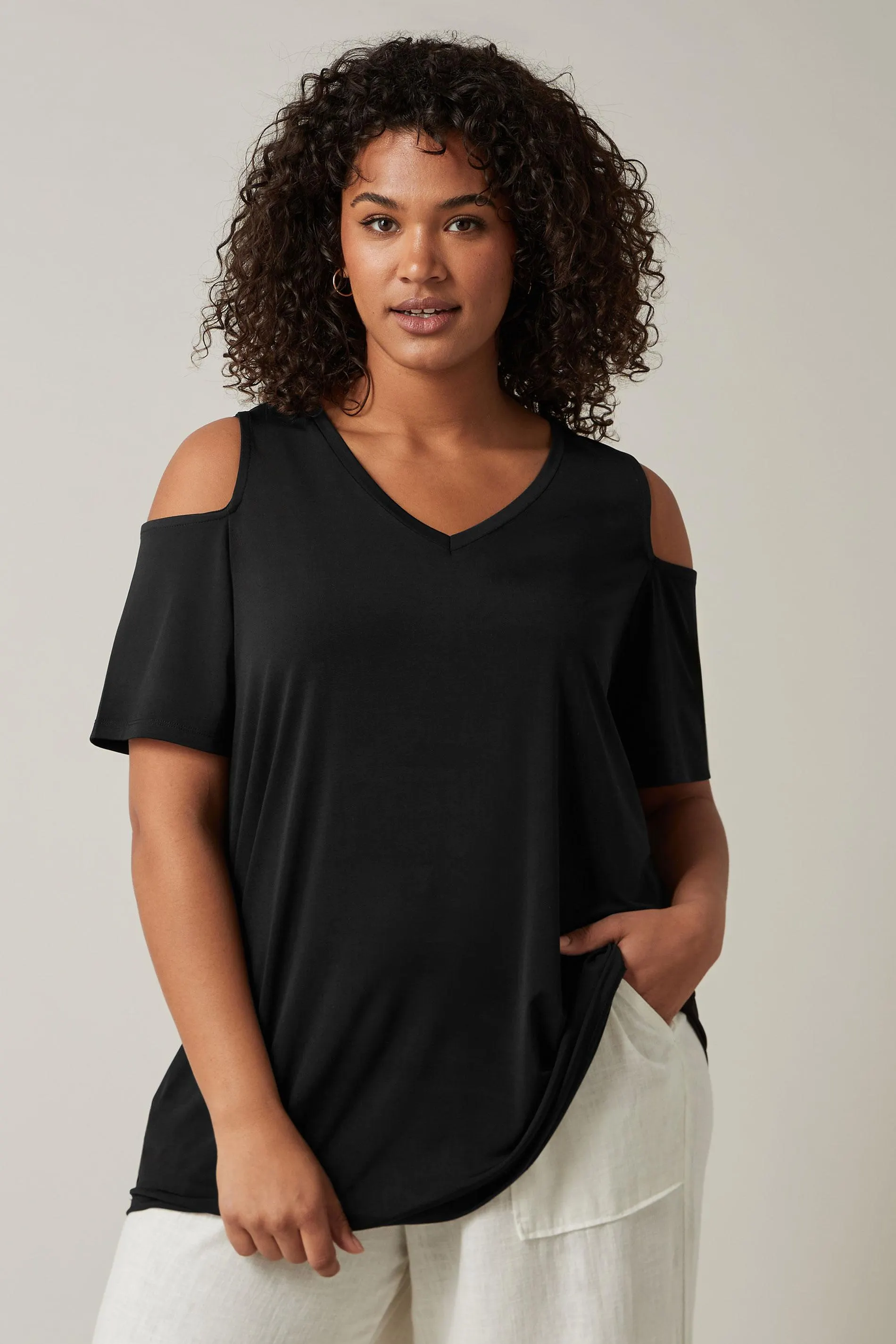 EVANS Curve Black Cold Shoulder Top