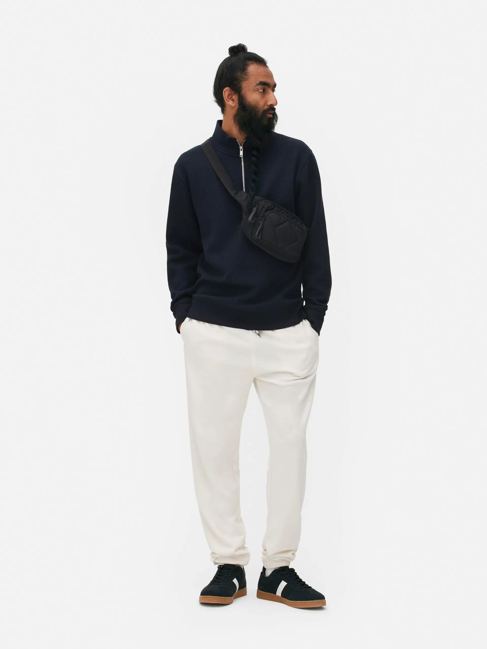 Mikina s geometrickou strukturou a zipem do čtvrtiny