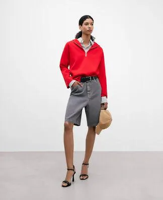 Knitted sweater with hood