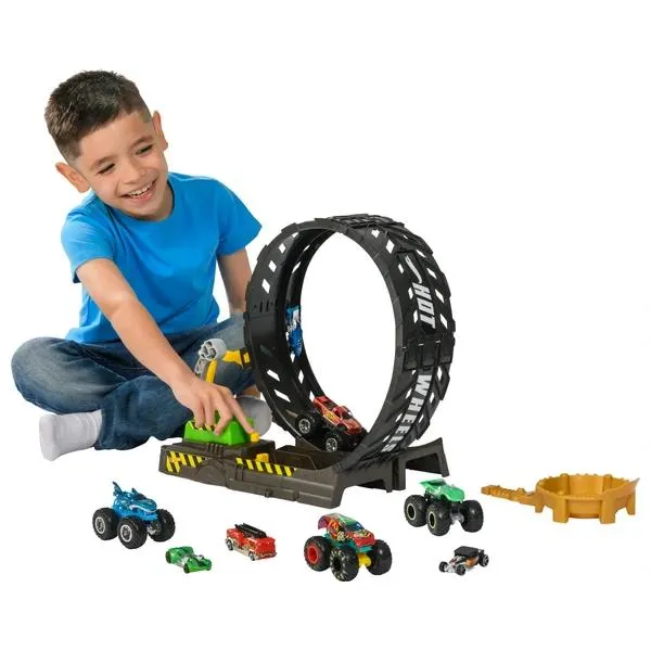 Hot Wheels Monster Trucks Epic Loop Challenge Playset with 8 Vehicles