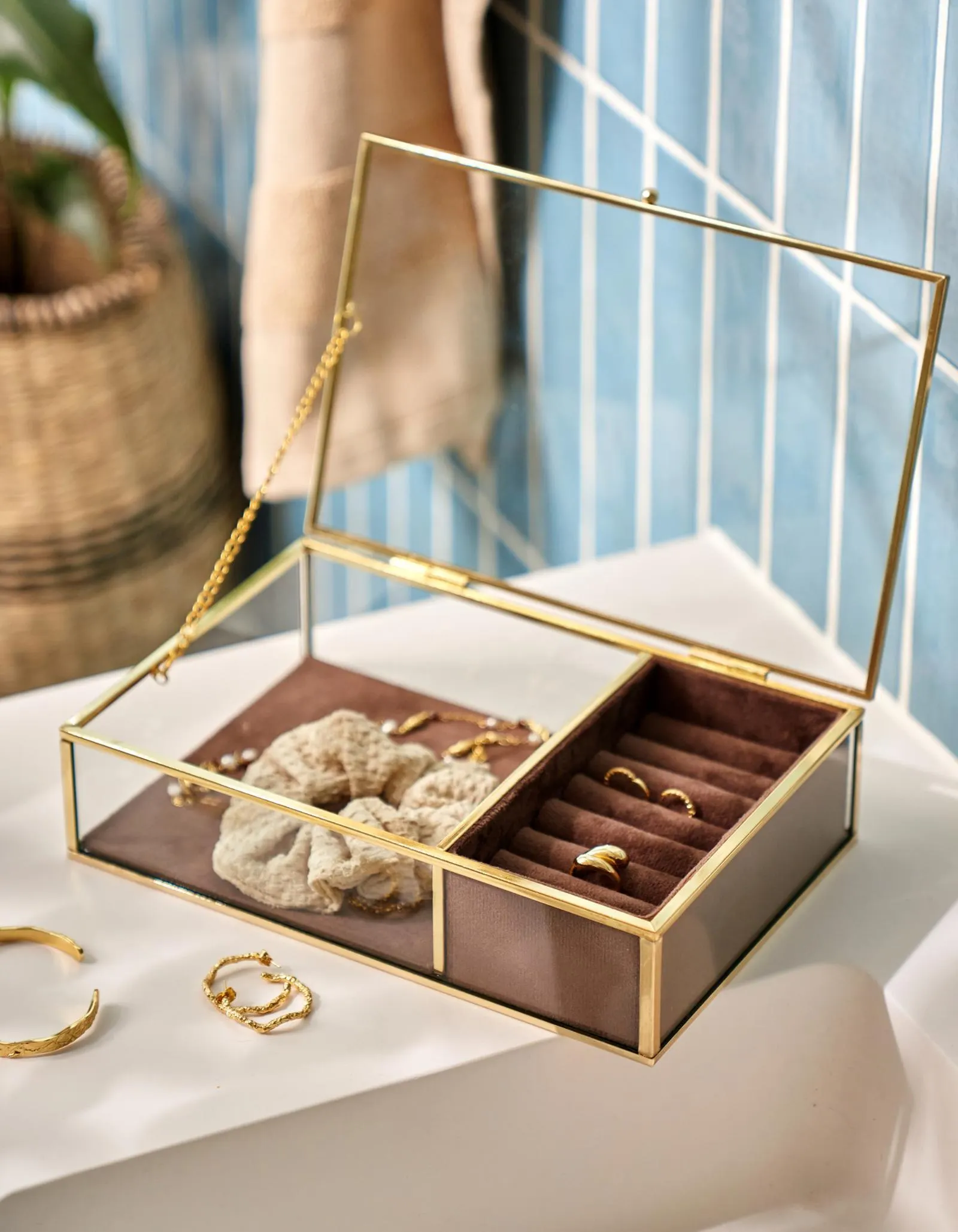 Jewellery box Glass. 23 x 15 x 6 cm.