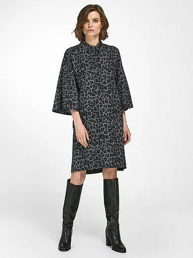 Dress with wide 3/4-length sleeves