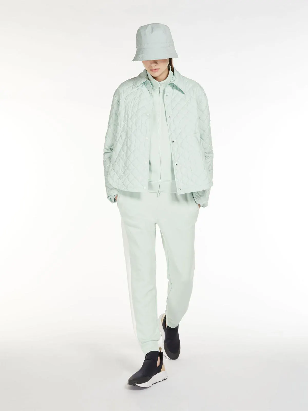 Water-resistant fabric jacket