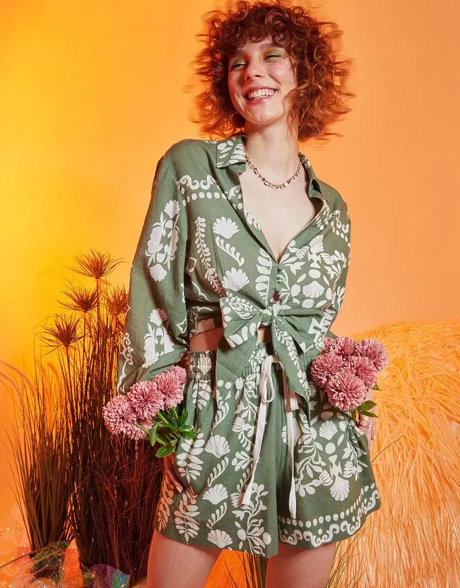 Ornamental Print Tie Waist Shorts Green