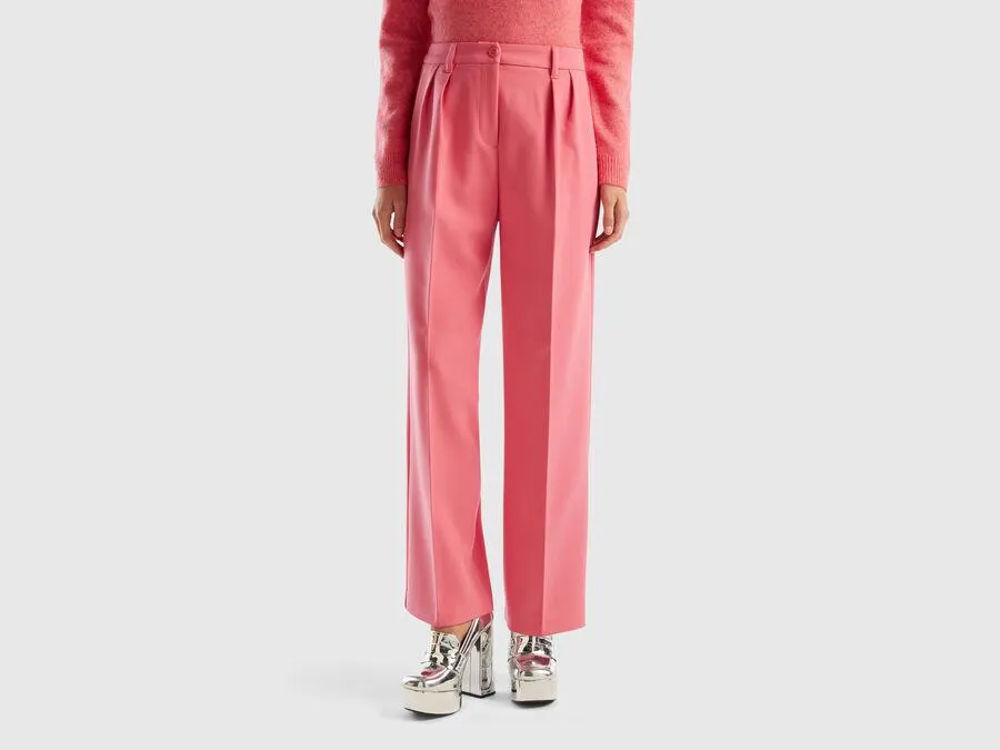 Wide trousers with pleats