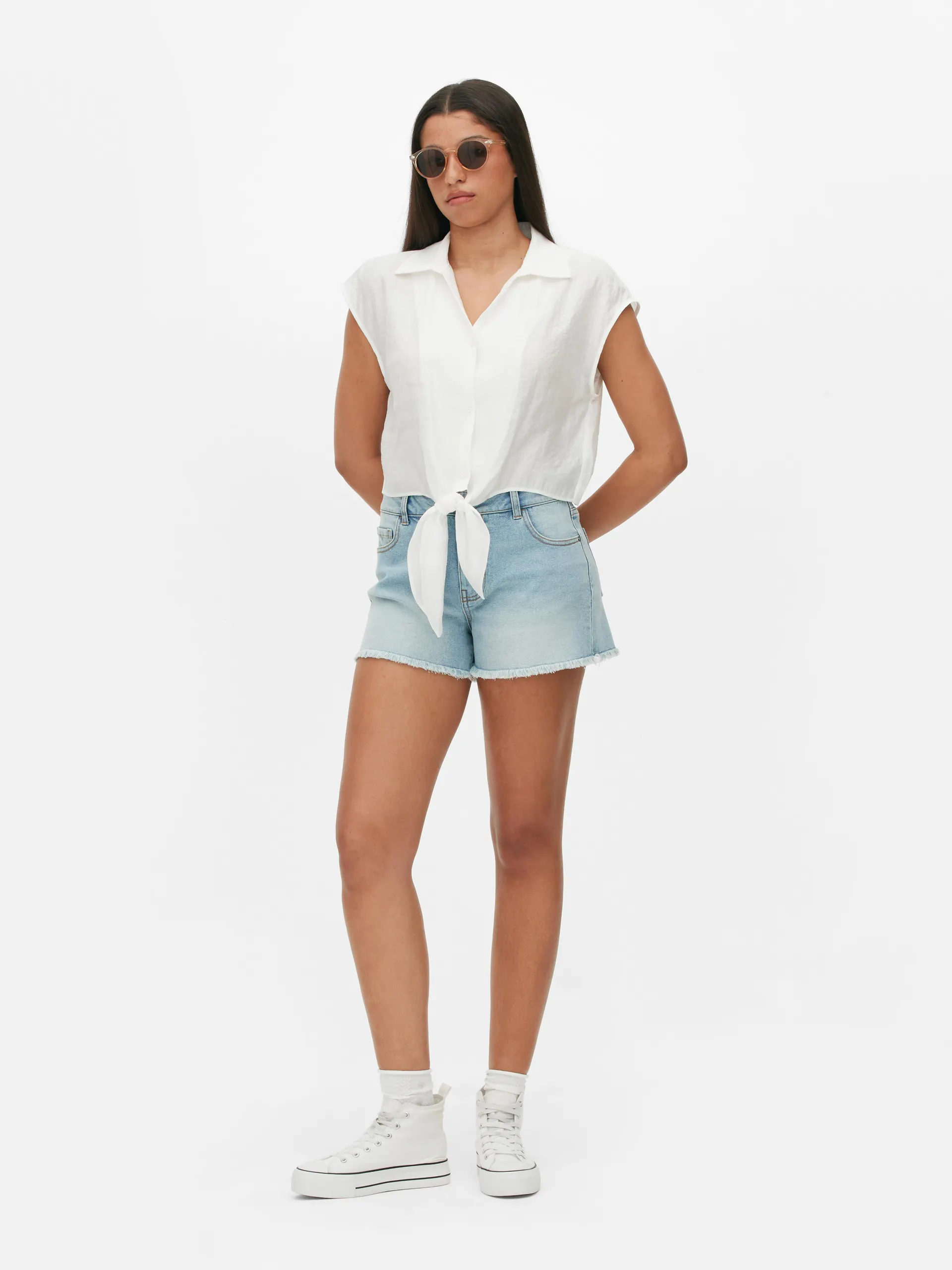 Camicia a maniche corte annodata sul davanti