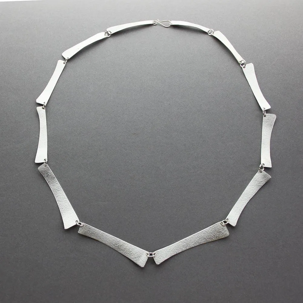 Curved Links Necklace