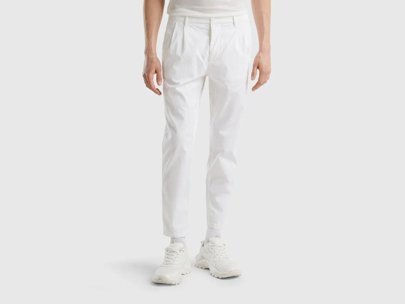 Lightweight carrot fit chinos