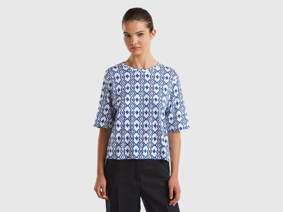 T-shirt with geometric pattern