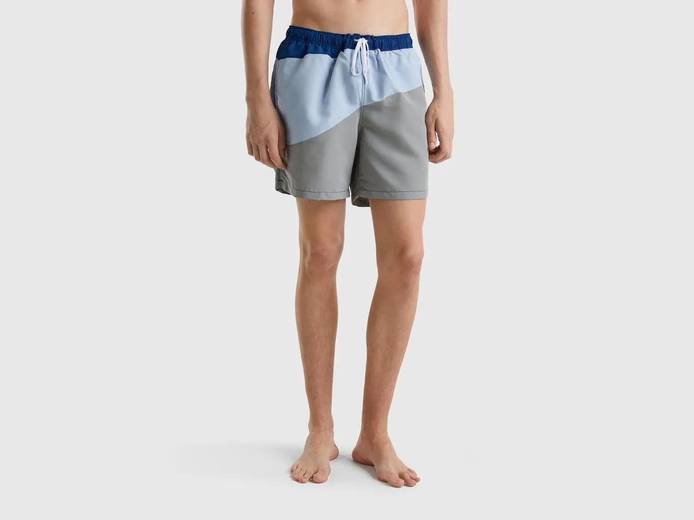 Color block wave swim trunks