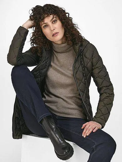 Long quilted jacket with shiny stripes