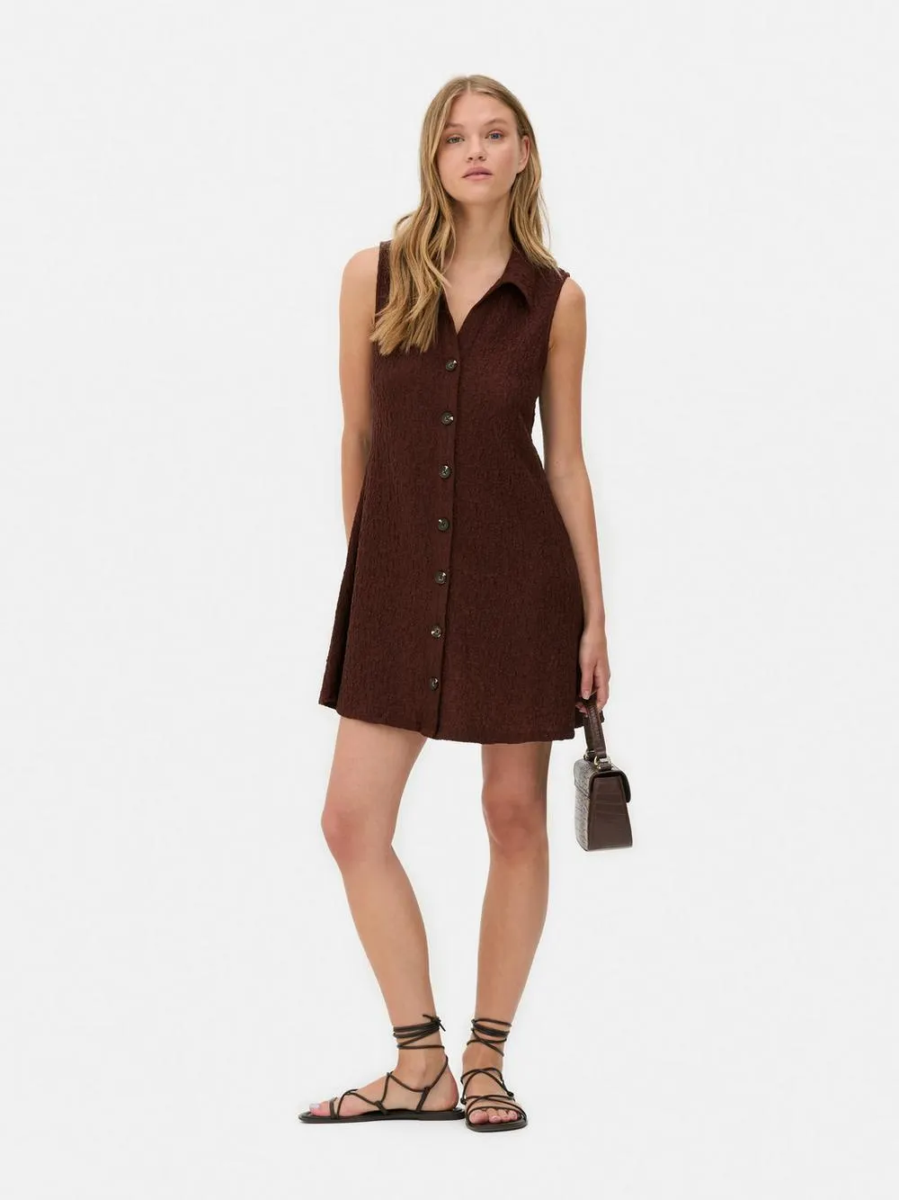 Strukturiertes Minikleid mit Kragen