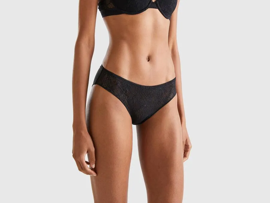 Underwear in lace and microfiber