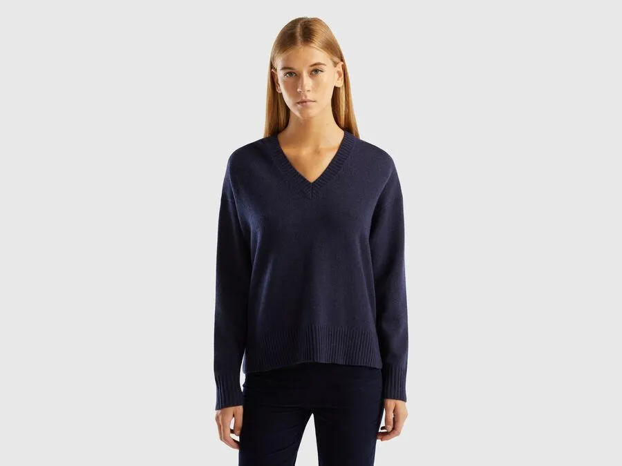 Oversized fit sweater with slits