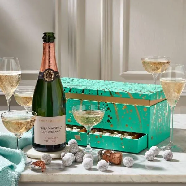 The Personalised Champagne & Chocolate Gift Box