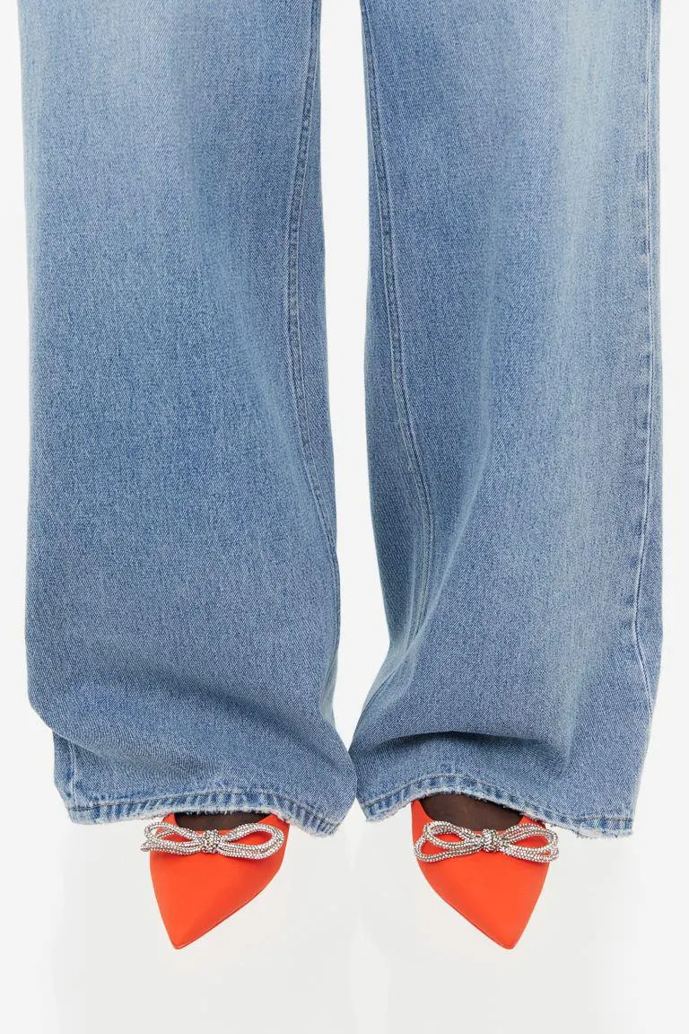 Bow-detail slingbacks