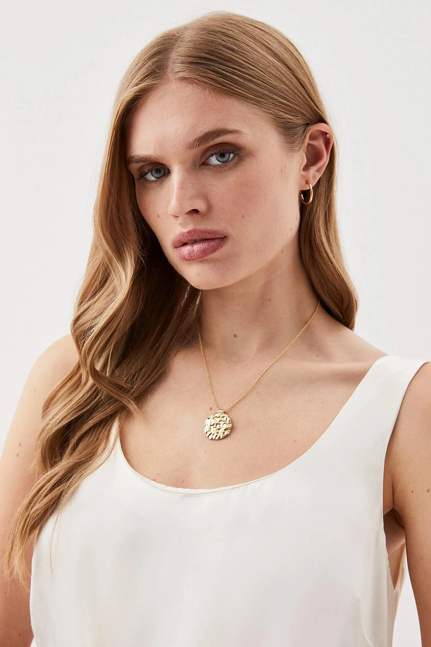 Textured Pendant Necklace