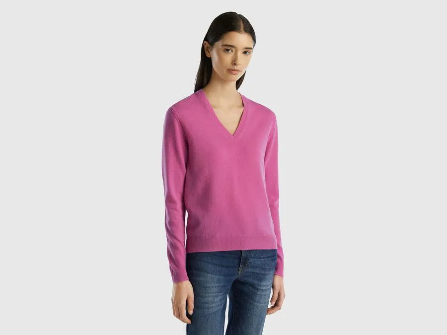 Dark pink V-neck sweater in pure Merino wool
