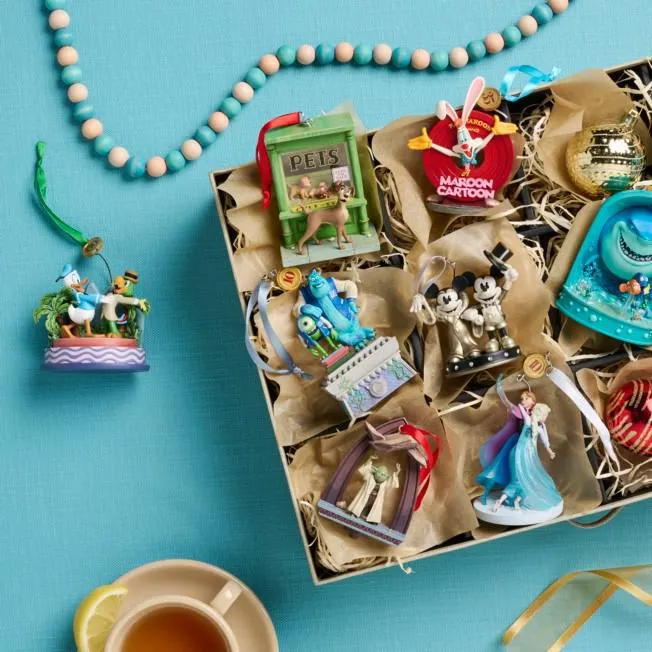 Frozen 10th Anniversary Limited Release Legacy Sketchbook Ornament