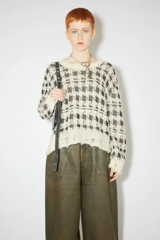 Houndstooth wool jumper