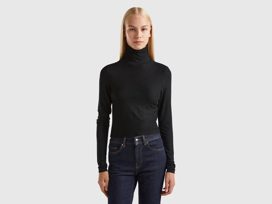 T-shirt with high neck