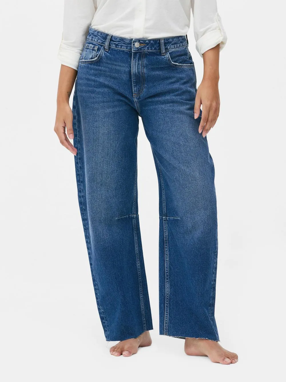 Frayed Hem Barrel Jeans
