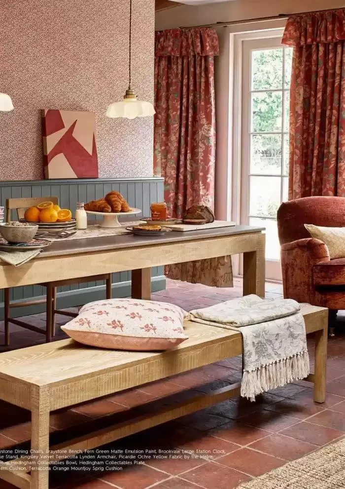 Autumn /Winter 2024 from 26 November to 20 March 2025 - Catalogue Page 21