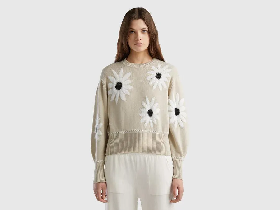 Sweater with floral inlay