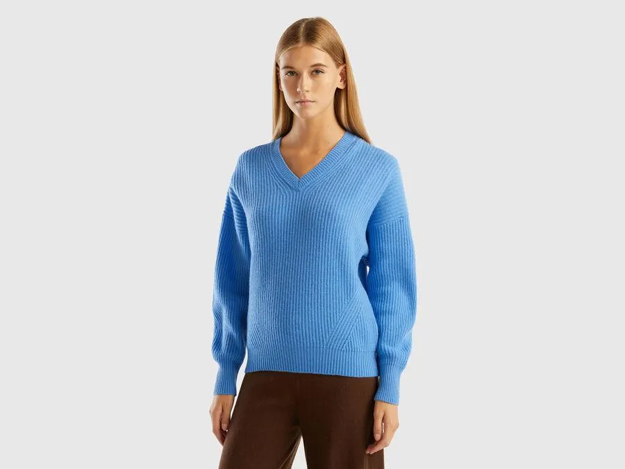 Soft sweater with V-neck